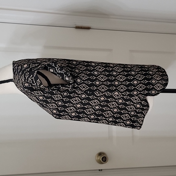 Pink Rose SIze S Black with Tan Pattern Short Cuffed Sleeve Blouse Exc Used Cond - Picture 3 of 11